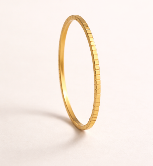 Classic Gold Sleek Bracelet