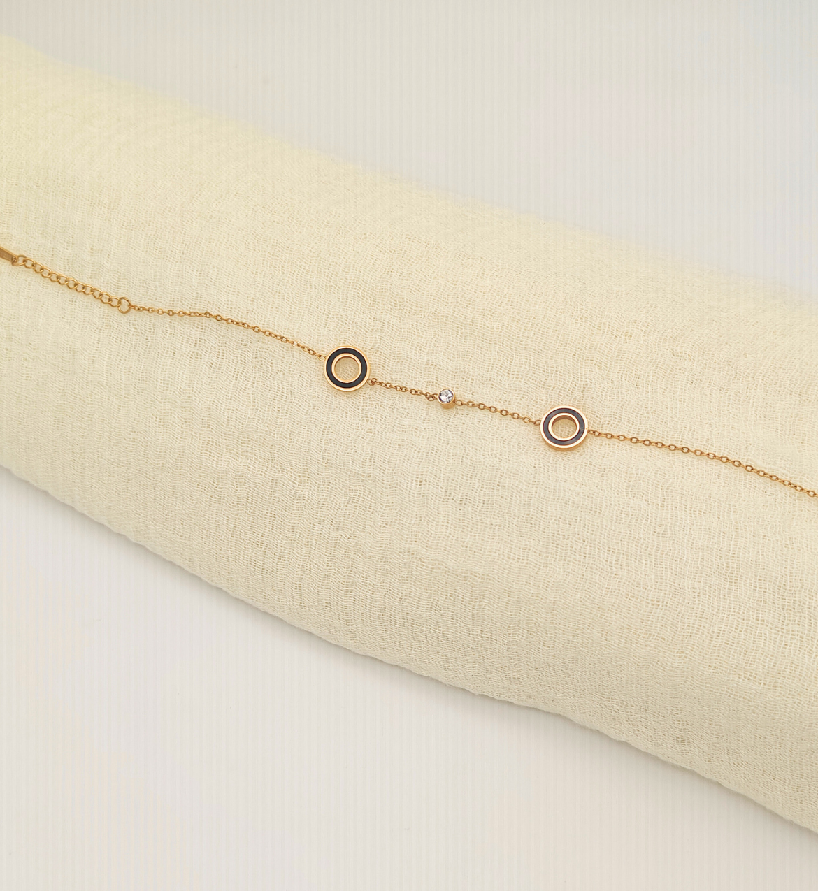 Minimalist Circle Accent Bracelet
