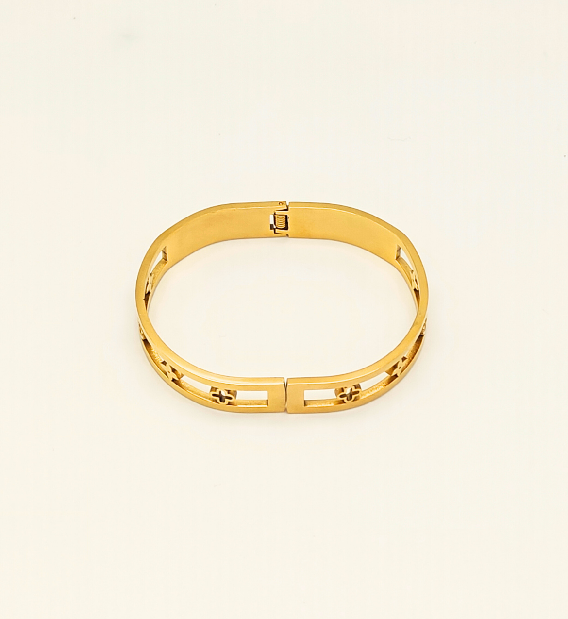 Cutout Clover Bangle