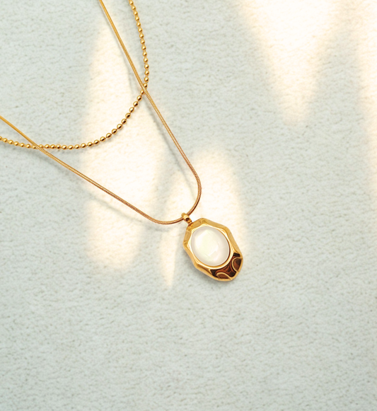 Elegant Layered Pendant Necklace