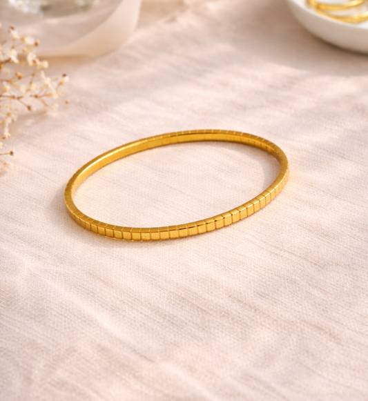 Classic Gold Sleek Bracelet