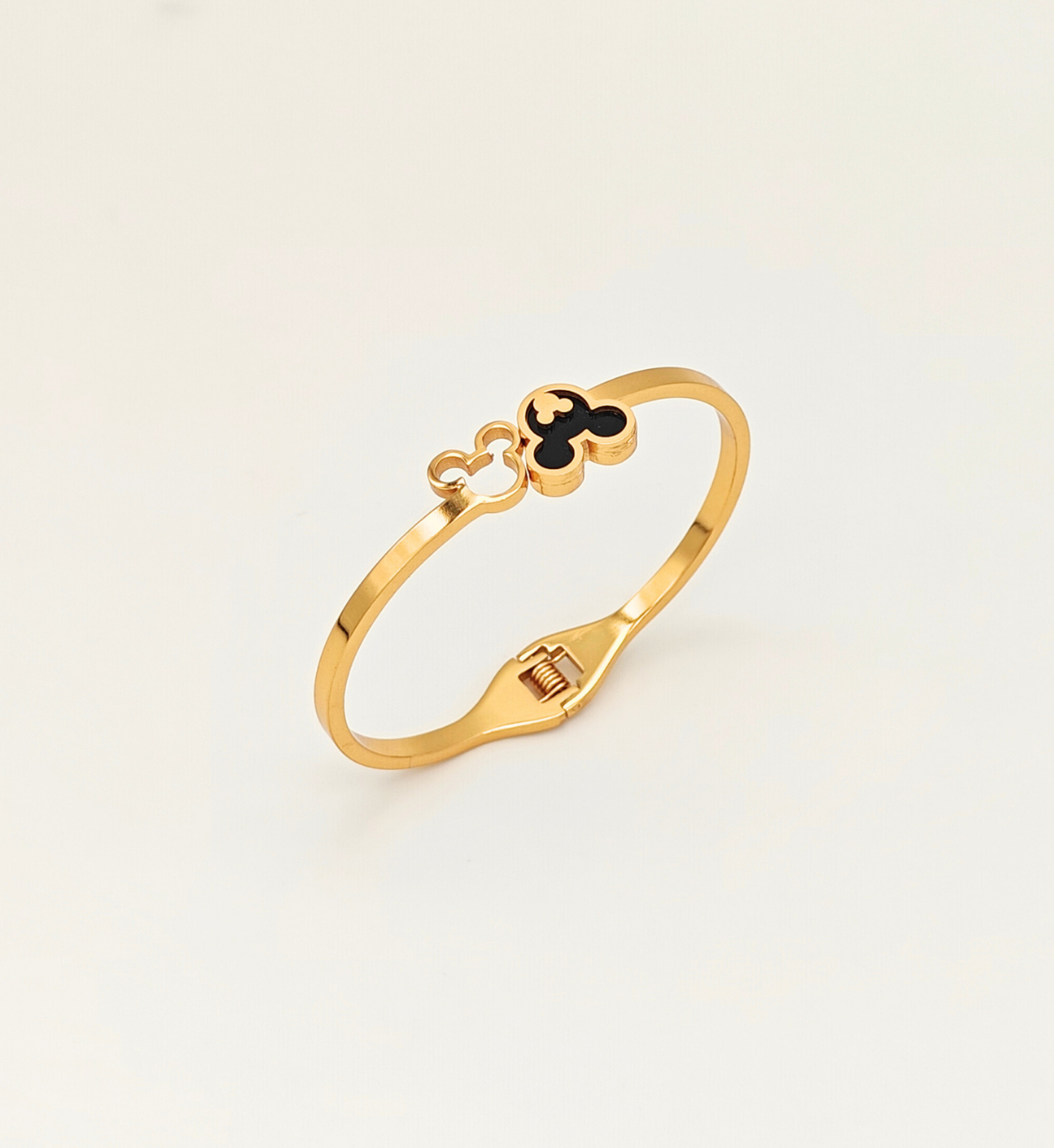 Gold Clover-Inspired Bangle