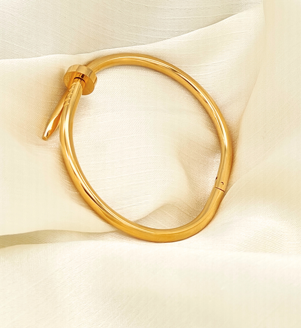 Gold Minimalist Bar Bangle