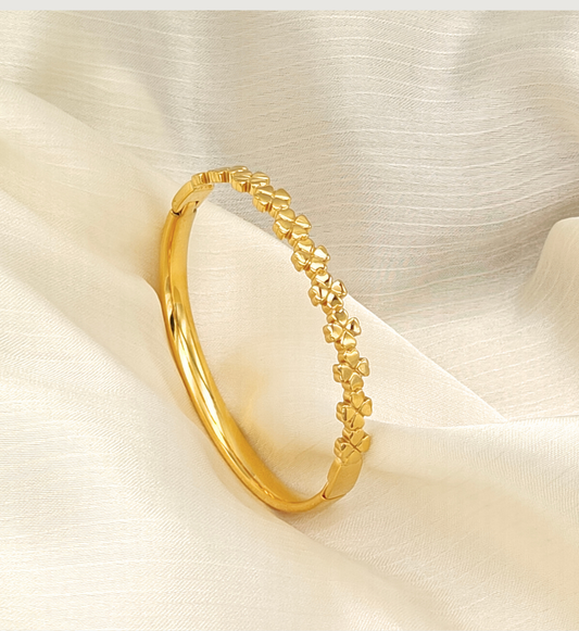 Gold Clover Motif Bangle