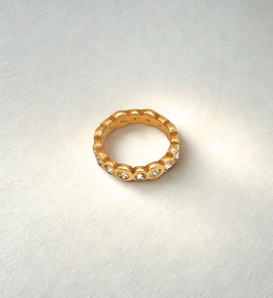 Gold Scalloped Band Ring with Gemstone