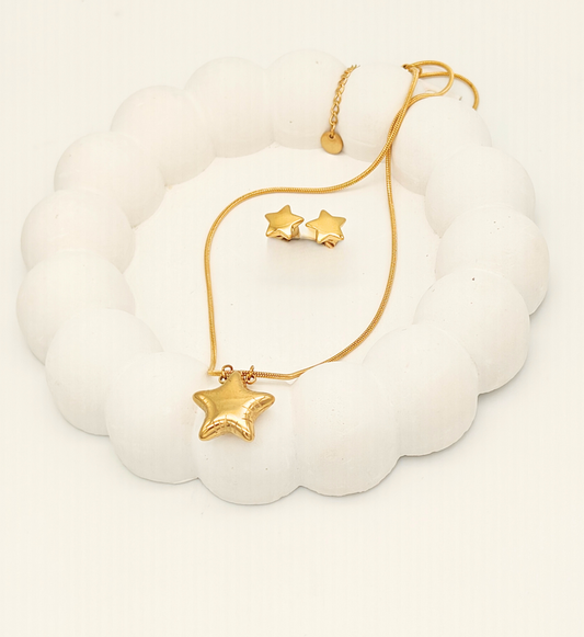Gold Star Pendant Necklace