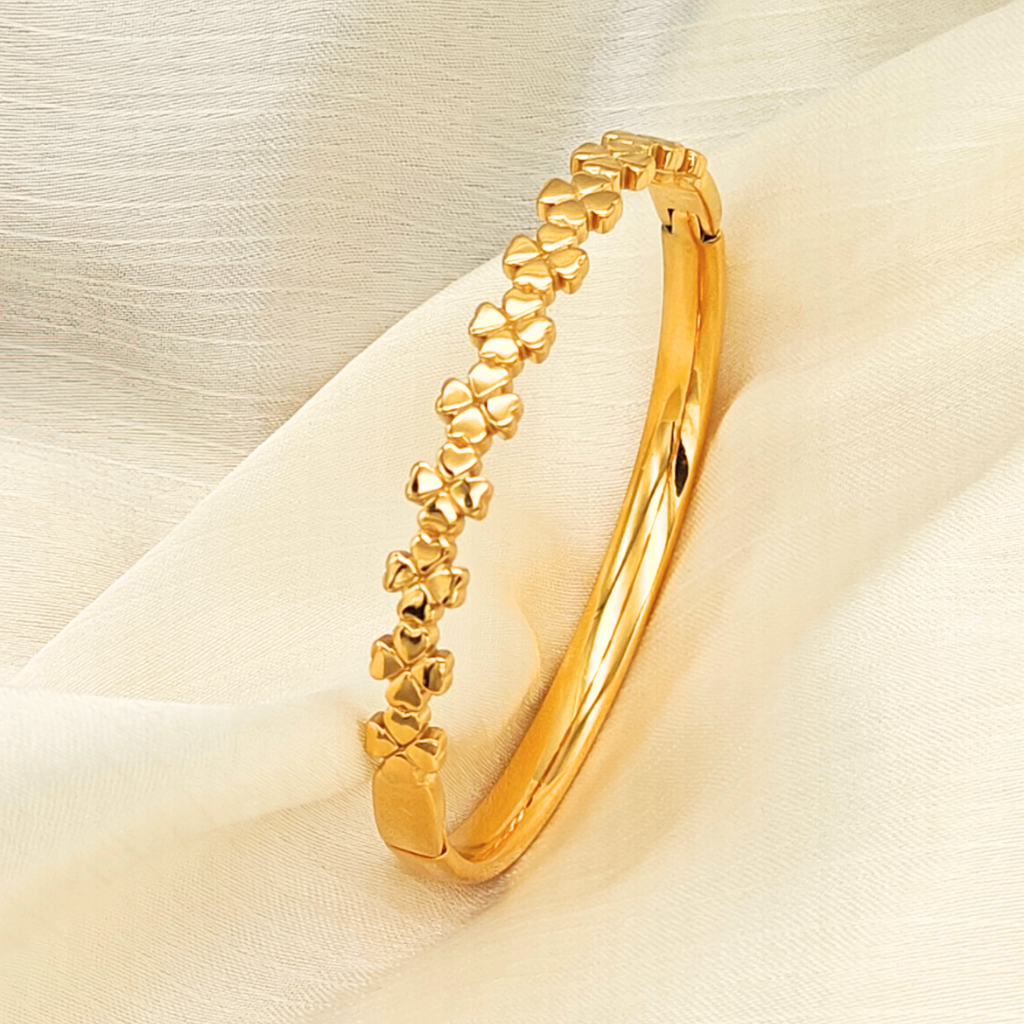 Gold Clover Motif Bangle