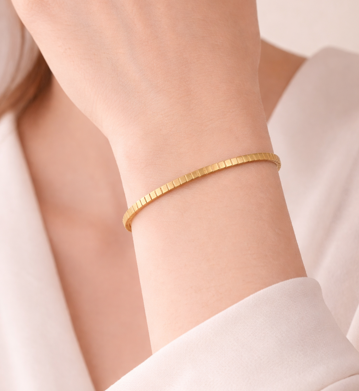 Classic Gold Sleek Bracelet