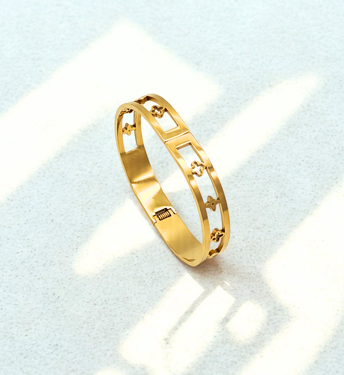Cutout Clover Bangle