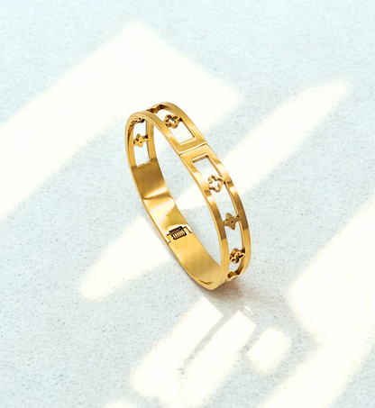 Cutout Clover Bangle