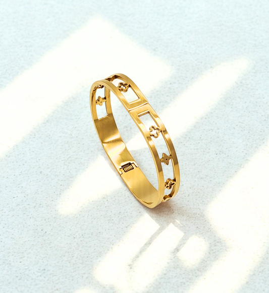Cutout Clover Bangle