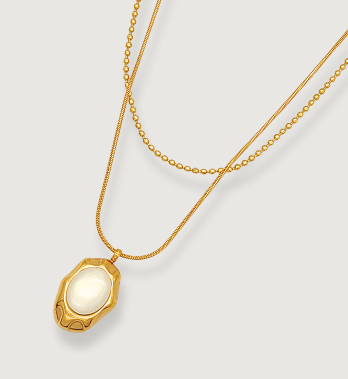 Elegant Layered Pendant Necklace