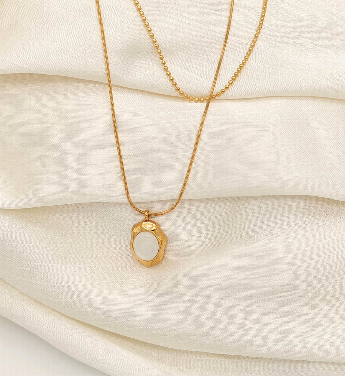 Elegant Layered Pendant Necklace