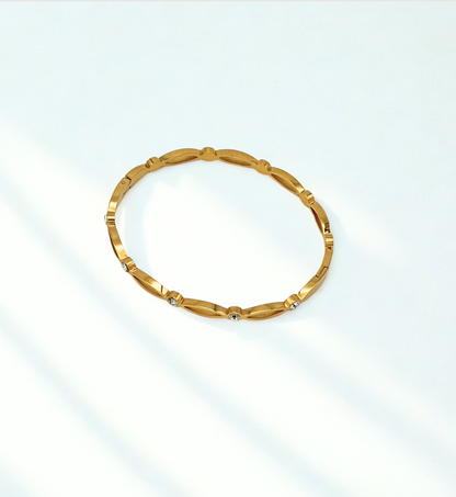 Elegant Gold Link Bracelet