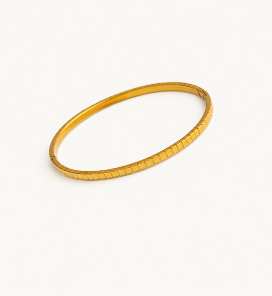 Classic Gold Sleek Bracelet