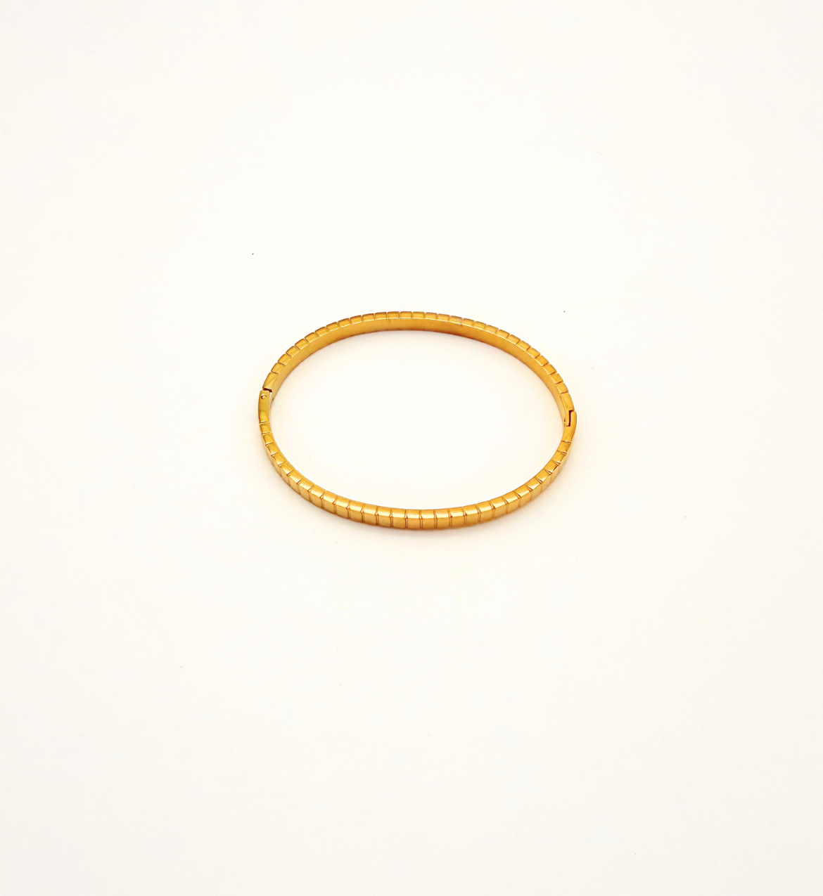 Classic Gold Sleek Bracelet