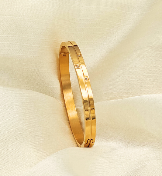 Gold Classic Lock Bangle