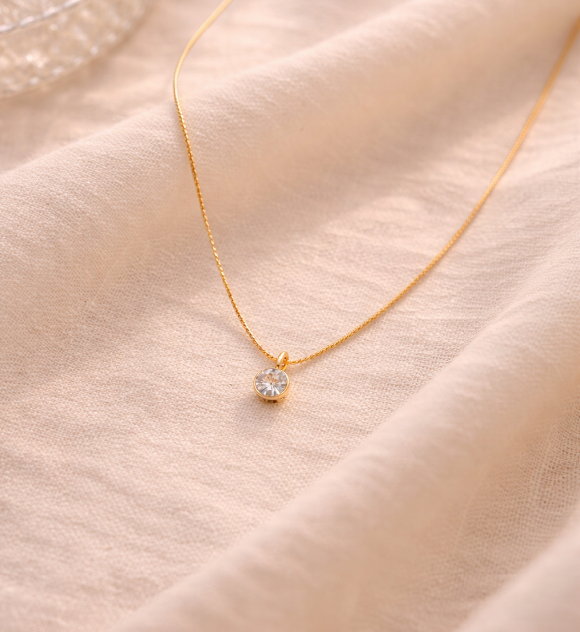 Classic Solitaire Gold Pendant