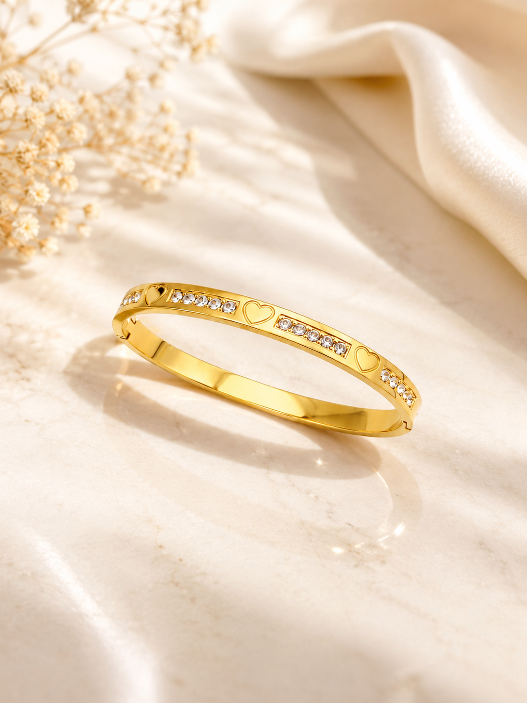 Amour Heart Sparkle Bangle