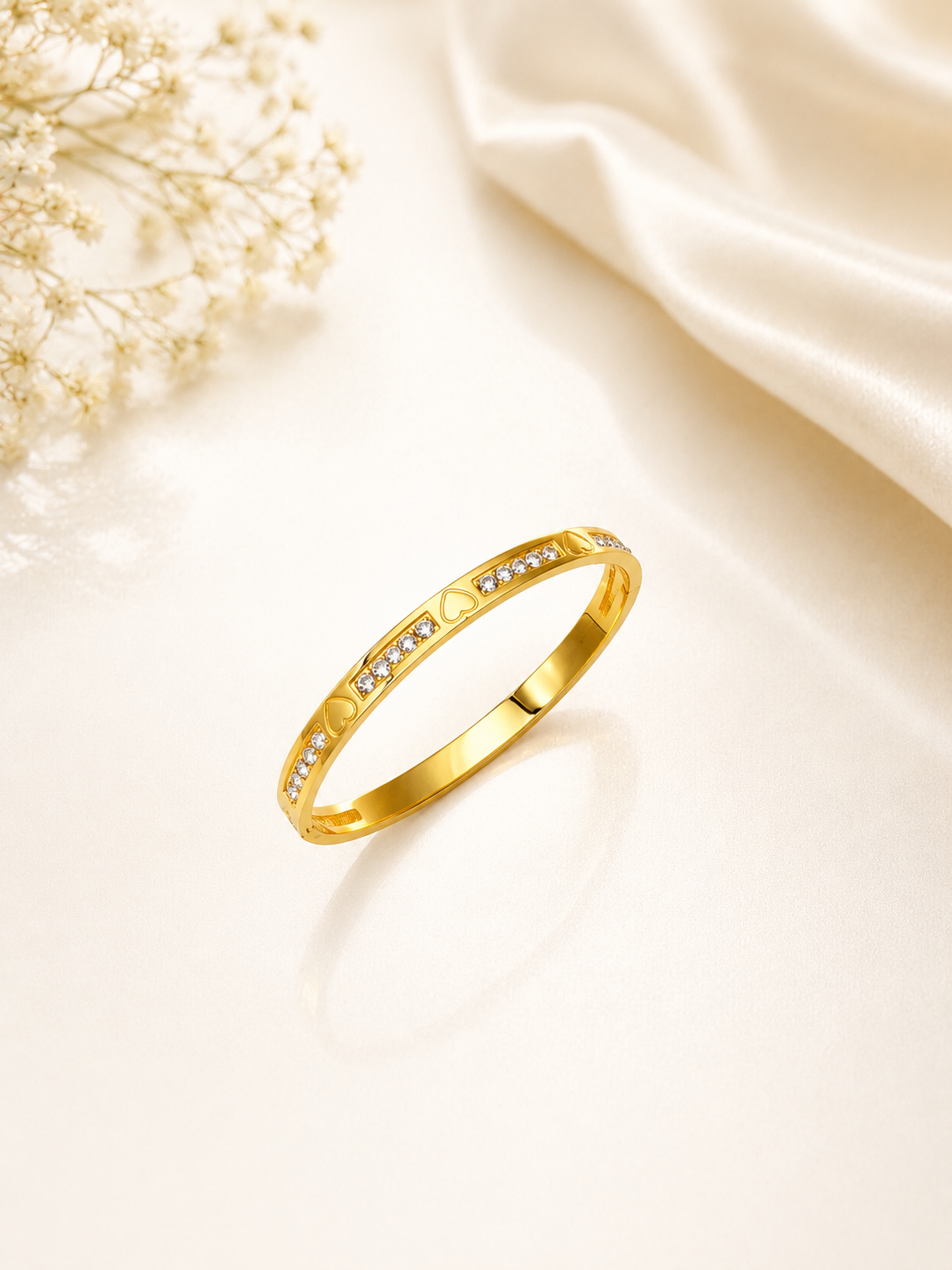 Amour Heart Sparkle Bangle